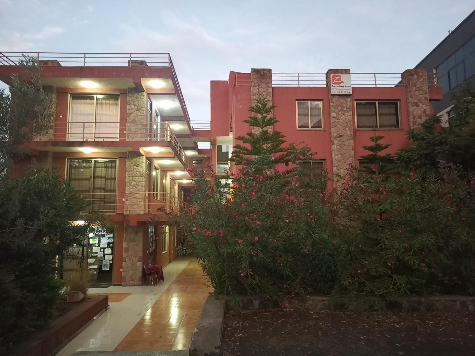 Zan-Seyoum Hotel - לאליבלה מראה חיצוני תמונה